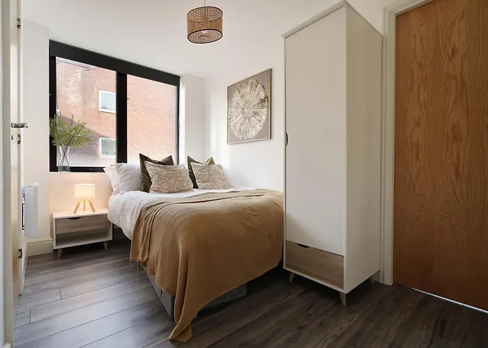 Cosy One Bedroom Apartment In Sheffield By Eason Stays Ideal For Working Professionals, Hospital Workers And Placements, With Free Parking!